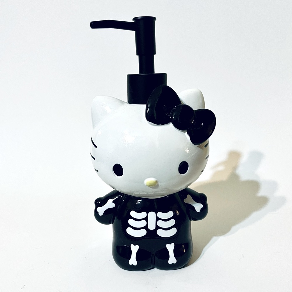 🖤 Hello Kitty Halloween Skeleton Soap Dispenser
